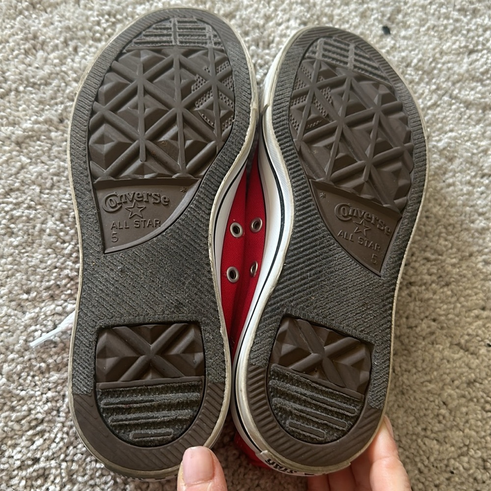 Red converse - Picture 5 of 5